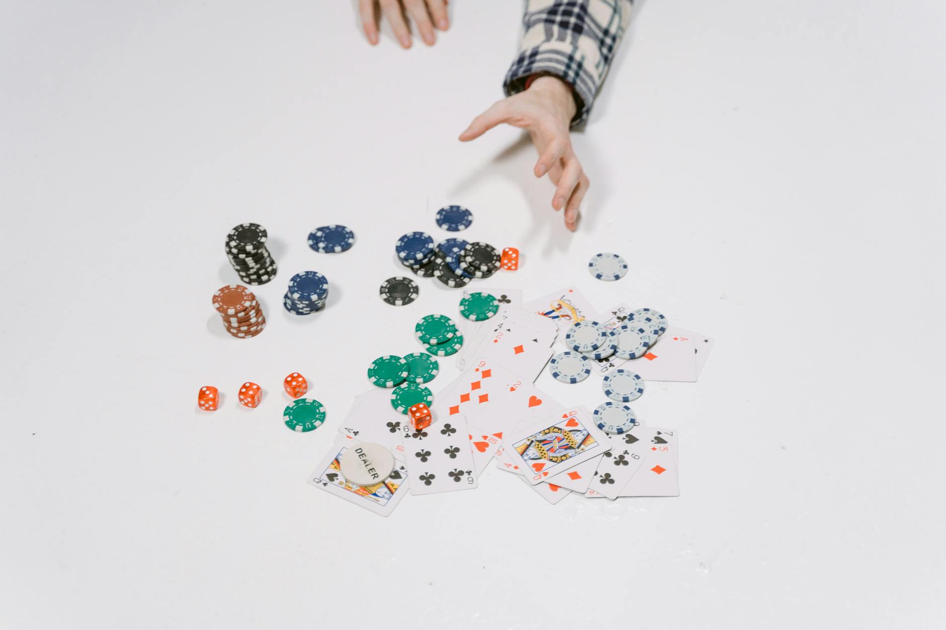 So sánh điểm Player và Banker trong baccarat